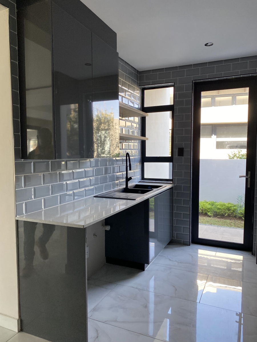 5 Bedroom Property for Sale in The Islands Estates North West
